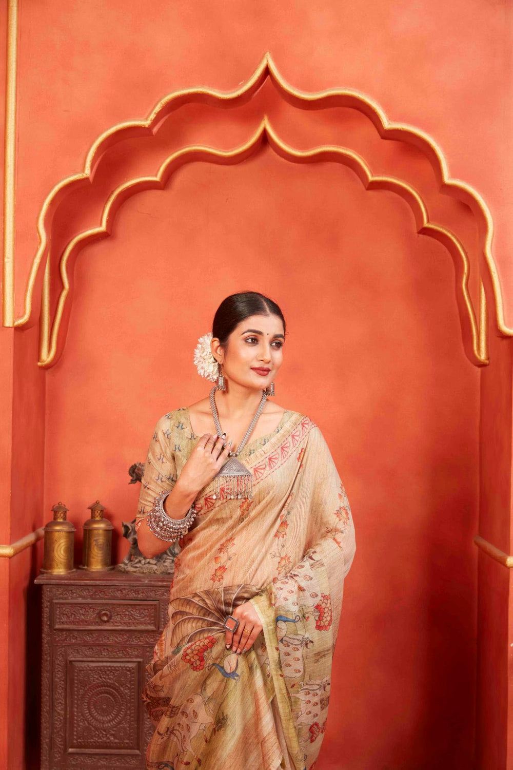 woman in Kalamkari Pichwai Chanderi Saree.