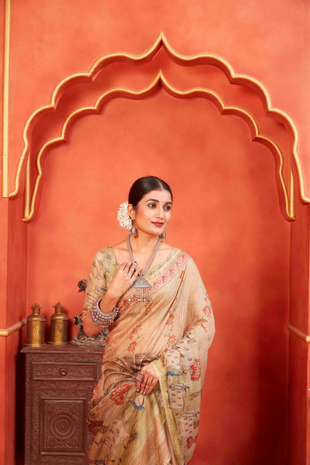 woman in Kalamkari Pichwai Chanderi Saree.