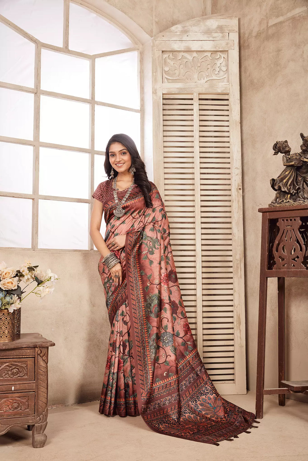 woman standing in Pistal Pink Kalamkari Figer Diya Saree.