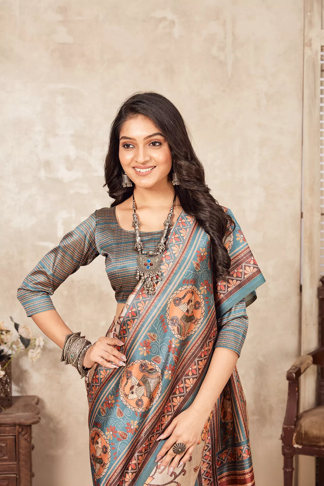 woman standing in Madhubani Kalamkari Diya Saree.